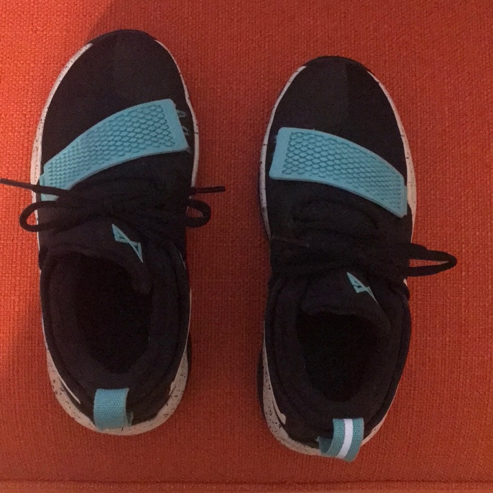 ***SOLD*** Boys Nike PG 1 Sneakers